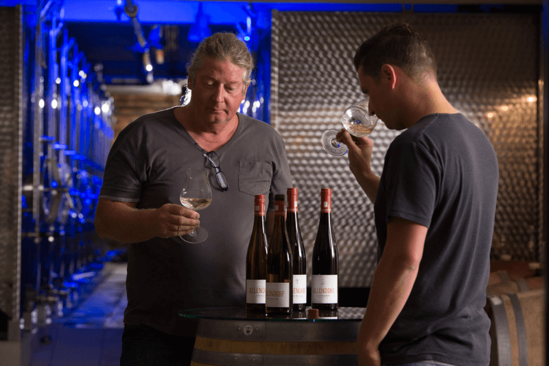 Kellermeister beim Tasting