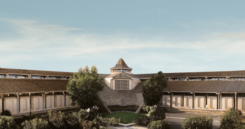 Frontansicht der Bodegas Olarra Frontansicht der Bodegas Olarra