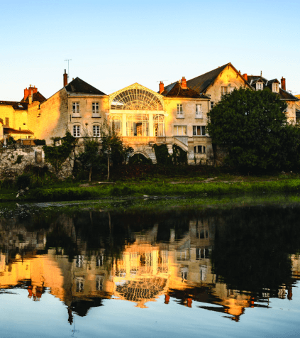 Bouvet Ladubay sett fra elven