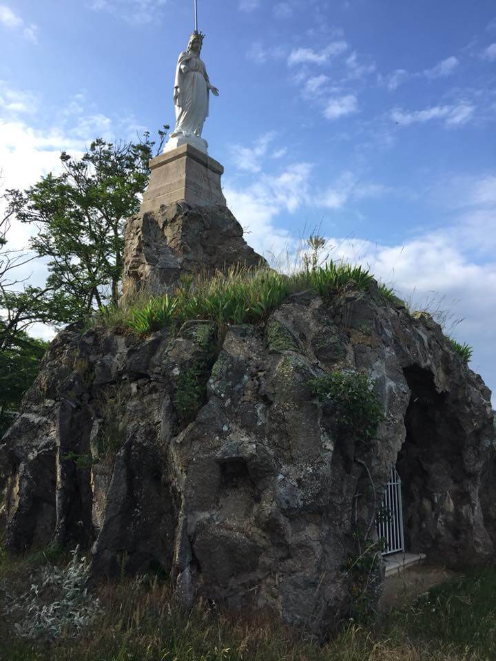 Madonnastatuen av samme navn på vingården