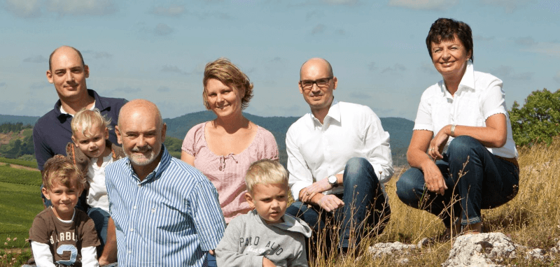 Die Familie Pfirrmann, links hinten Winzer Jürgen Die Familie Pfirrmann, links hinten Winzer Jürgen